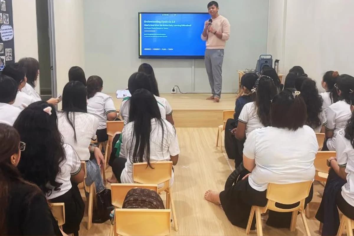 Kevin Sheng presenting Understanding Dyslexia 2.0 to a room of parents and teachers